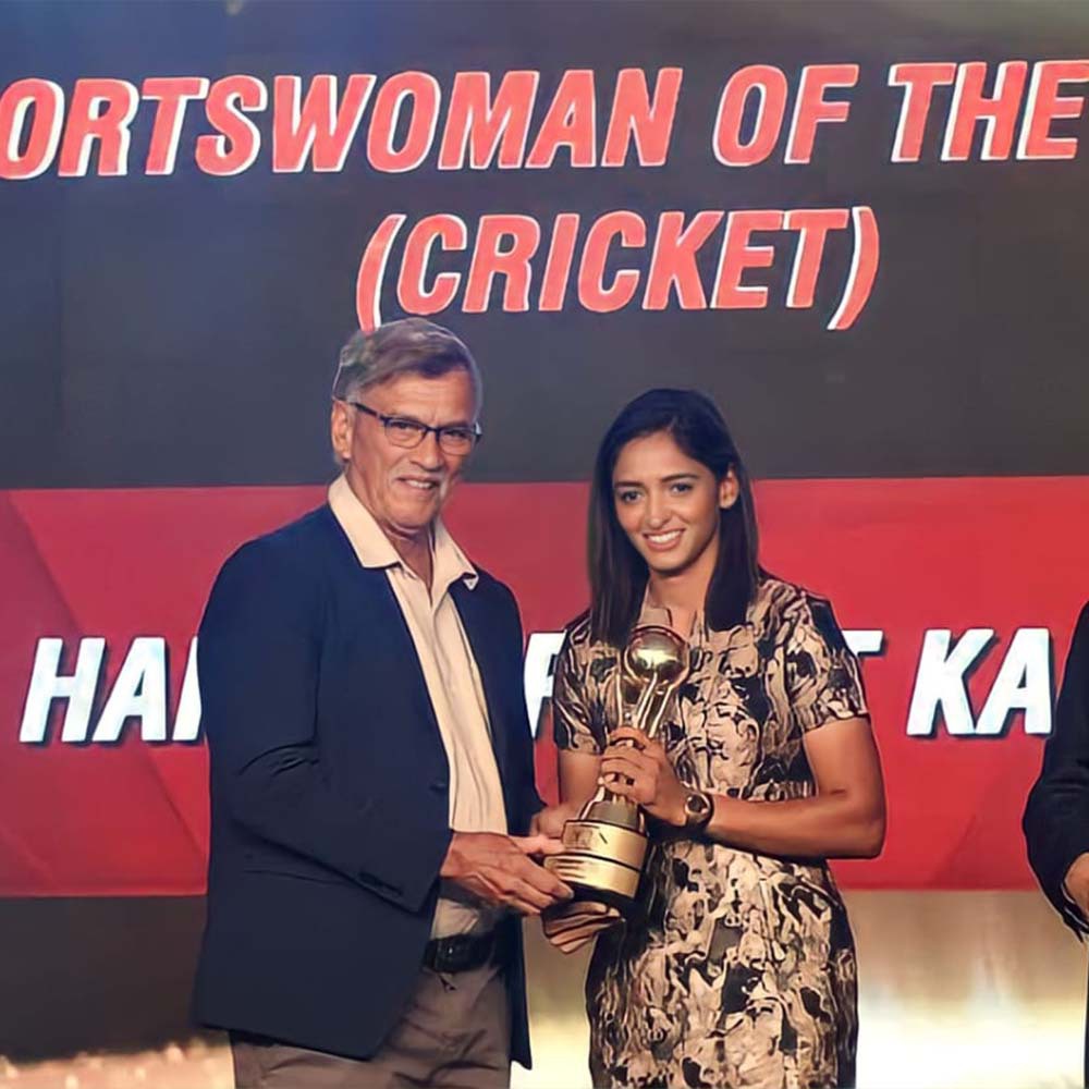 Harmanpreet Kaur Wins Sportstar Aces Award J7Sports