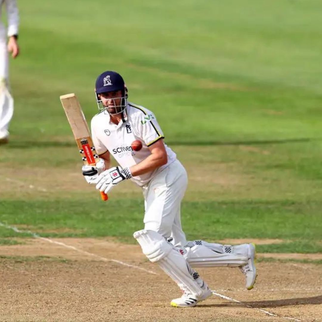 j7sports-dom-sibley-leads-surrey-in-501-run-chase-vs-kent